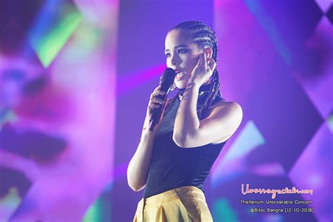 Yaya Urassaya's Sparkling Dreams Concert: A Celestial Symphony of Entertainment and Fanaticism!